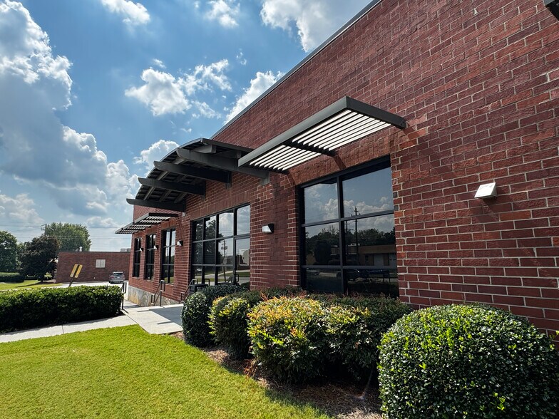 1548 Stone Ridge Dr, Stone Mountain, GA for lease - Building Photo - Image 2 of 7