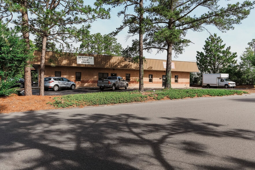 173 Davis St, Southern Pines, NC for lease - Primary Photo - Image 2 of 17