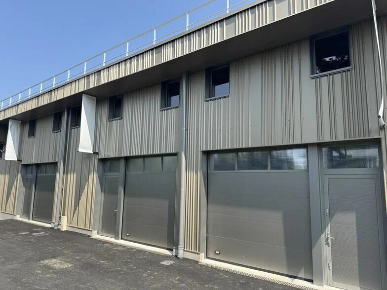 Flex in Ustaritz for sale - Building Photo - Image 2 of 11