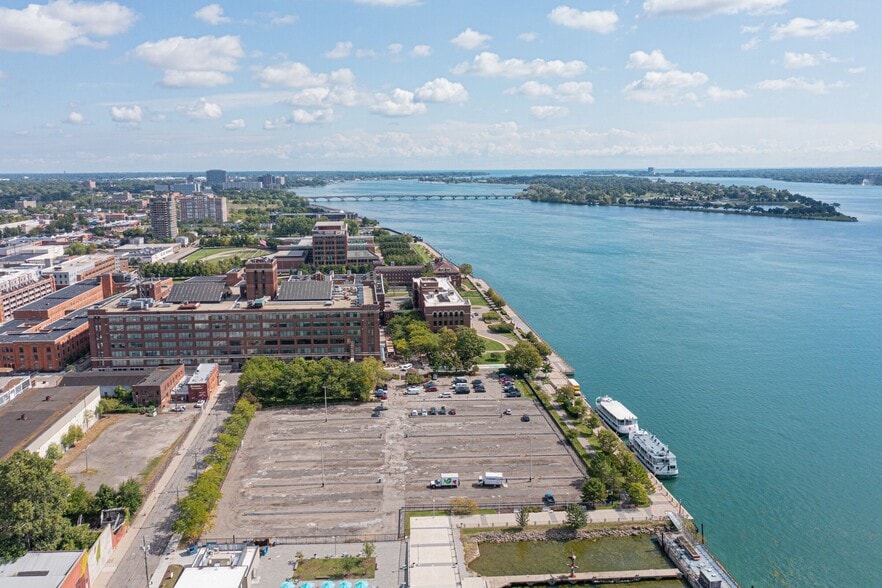 300 River Place, Detroit, MI for lease - Building Photo - Image 2 of 14