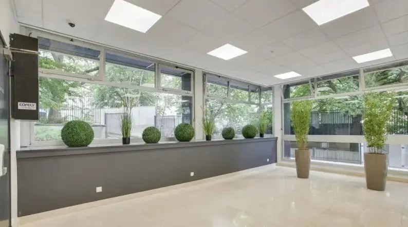 Office in Paris for lease - Lobby - Image 2 of 8