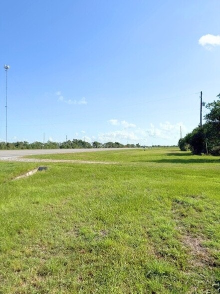 30315 FM 2004 Rd, Angleton, TX for sale - Building Photo - Image 3 of 9