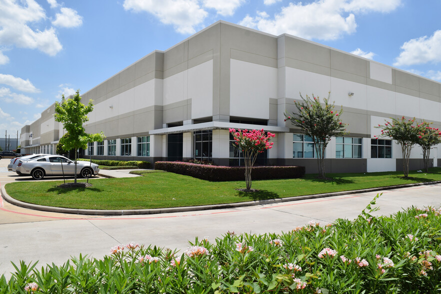 13770 Hollister Dr, Houston, TX for lease - Building Photo - Image 3 of 12