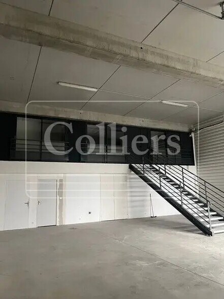 Flex in La Ciotat for lease - Interior Photo - Image 3 of 6