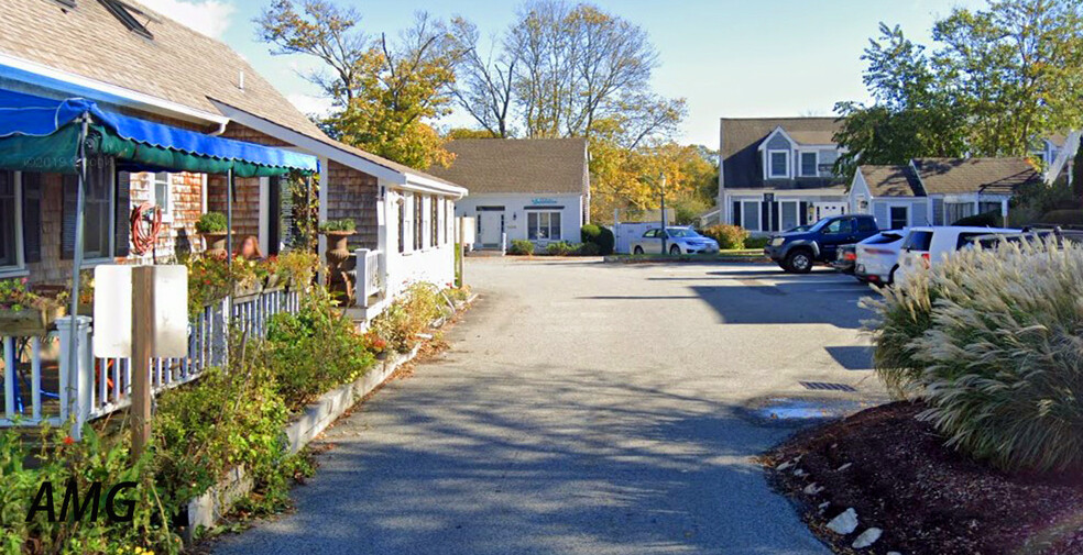 15 West Bay Rd, Osterville, MA for sale - Building Photo - Image 1 of 1