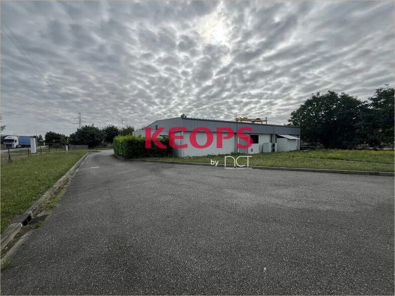 Flex in Carbonne for sale - Building Photo - Image 2 of 5