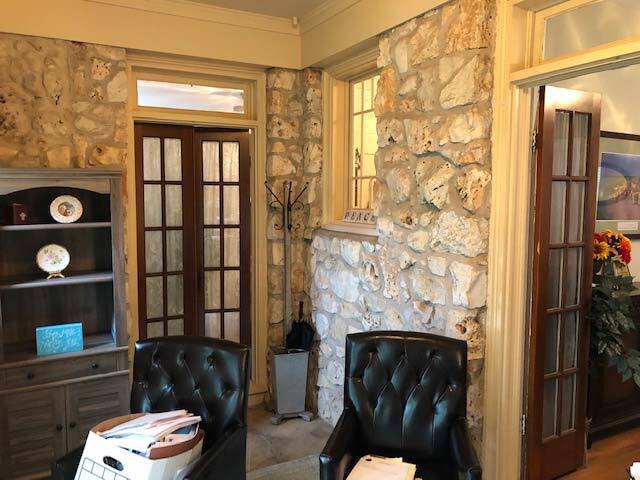 163 W Bridge St, New Braunfels, TX for lease - Interior Photo - Image 2 of 11