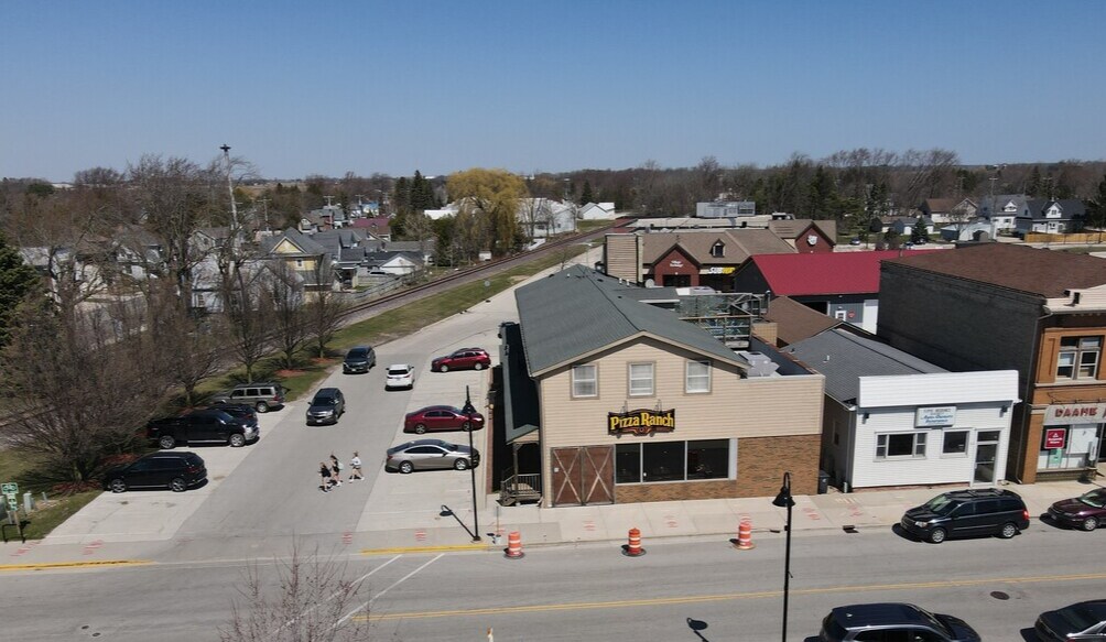 944 Center Ave, Oostburg, WI 53070