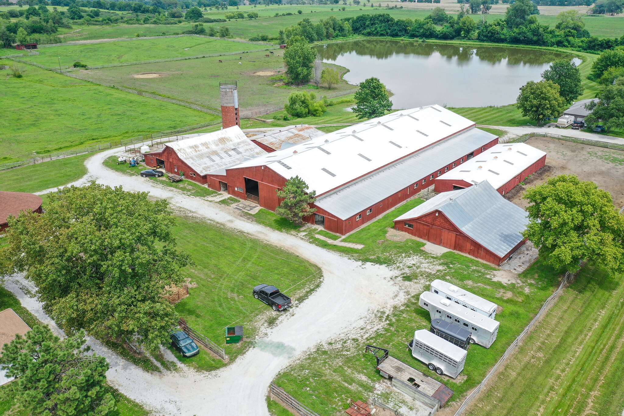 2930 W 247th St, Louisburg, KS for sale Primary Photo- Image 1 of 1