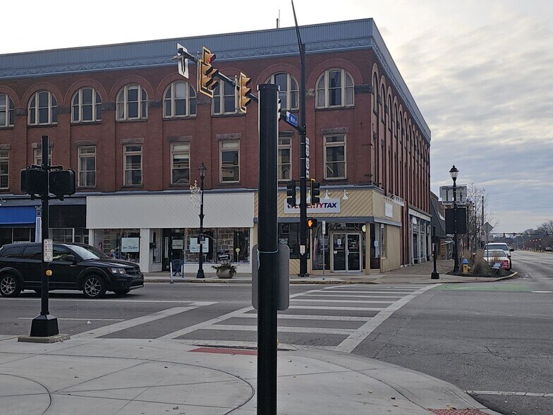 10-29 W Main St, Xenia, OH for sale - Building Photo - Image 1 of 1