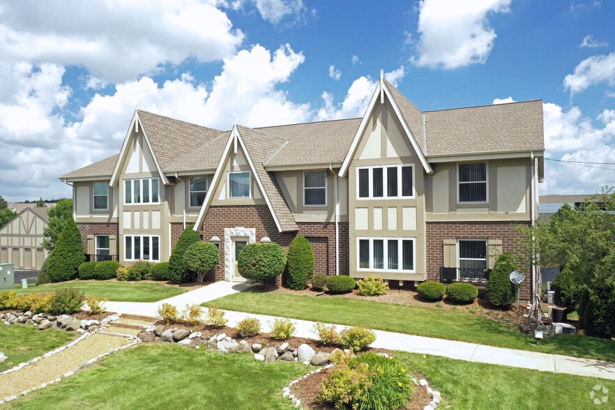 11518 N Port Washington Rd, Mequon, WI for sale - Building Photo - Image 2 of 6