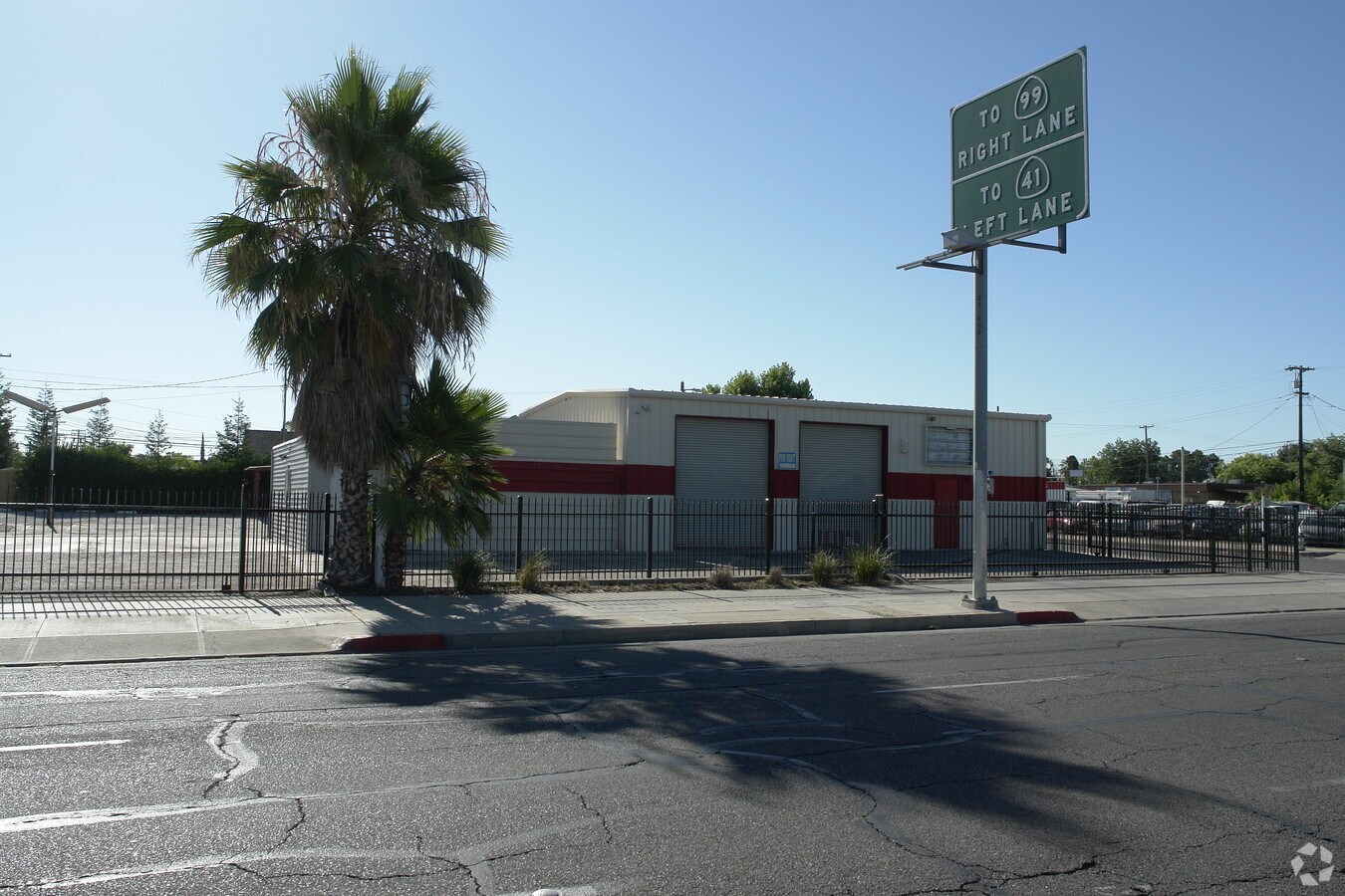 1014 N Blackstone Ave, Fresno, CA 93701