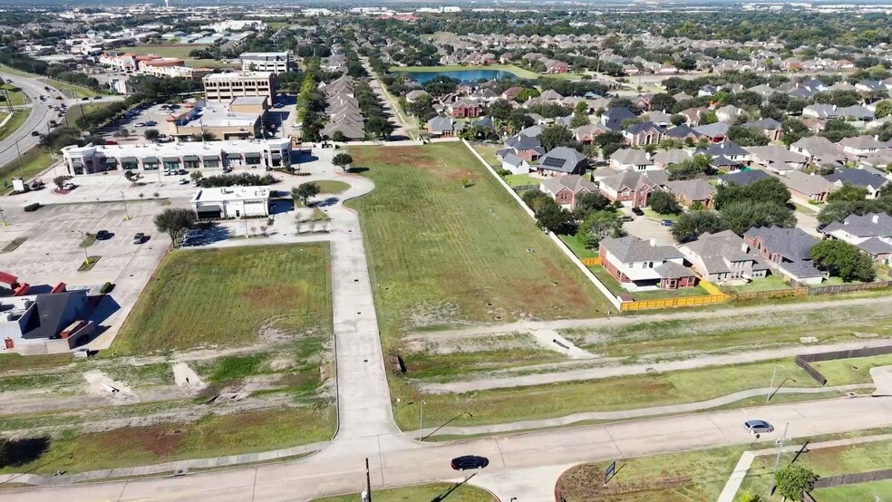 9121 Broadway St, Pearland, TX for lease - Commercial Listing Video - Image 2 of 15