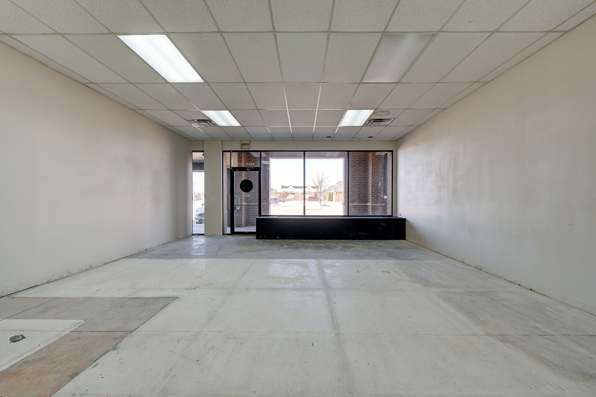 6909 W Hefner Rd, Oklahoma City, OK for lease Interior Photo- Image 1 of 11