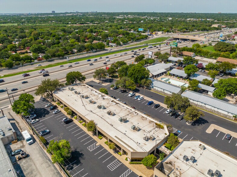 2391 NE Loop 410, San Antonio, TX for lease - Building Photo - Image 2 of 10