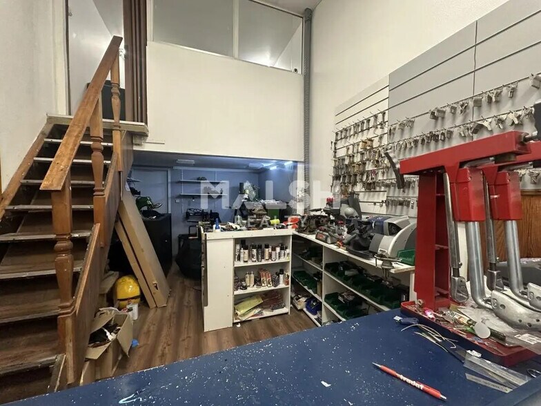 Retail in Lyon for lease - Interior Photo - Image 2 of 4