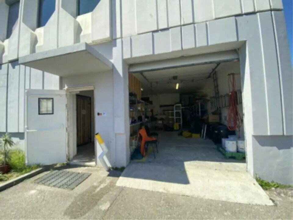 Flex in Le Havre for lease Building Photo- Image 1 of 2