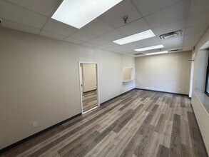 907 N Bluff Rd, Collinsville, IL for lease Interior Photo- Image 2 of 8