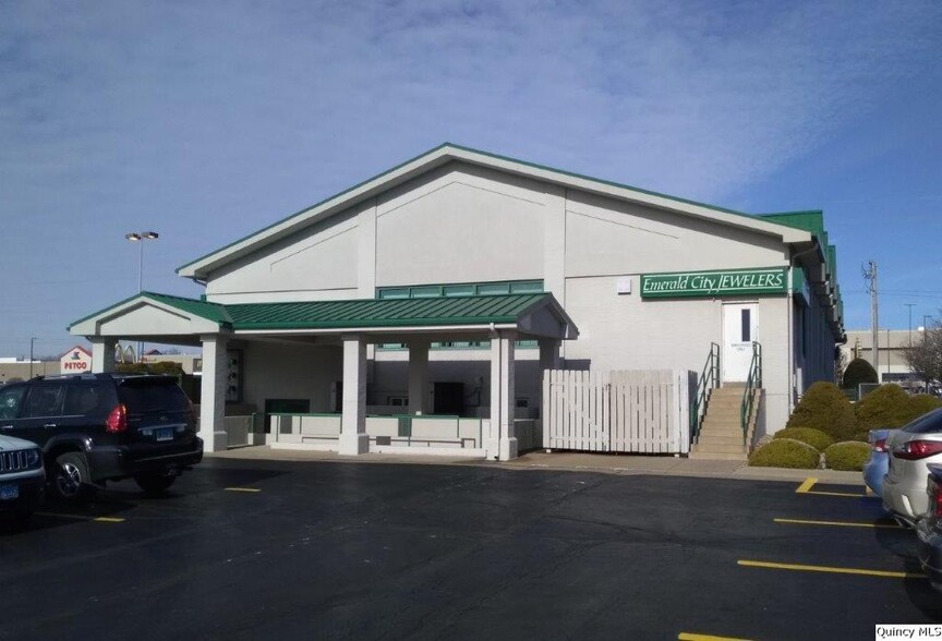 3236 Broadway St, Quincy, IL for lease - Building Photo - Image 2 of 4