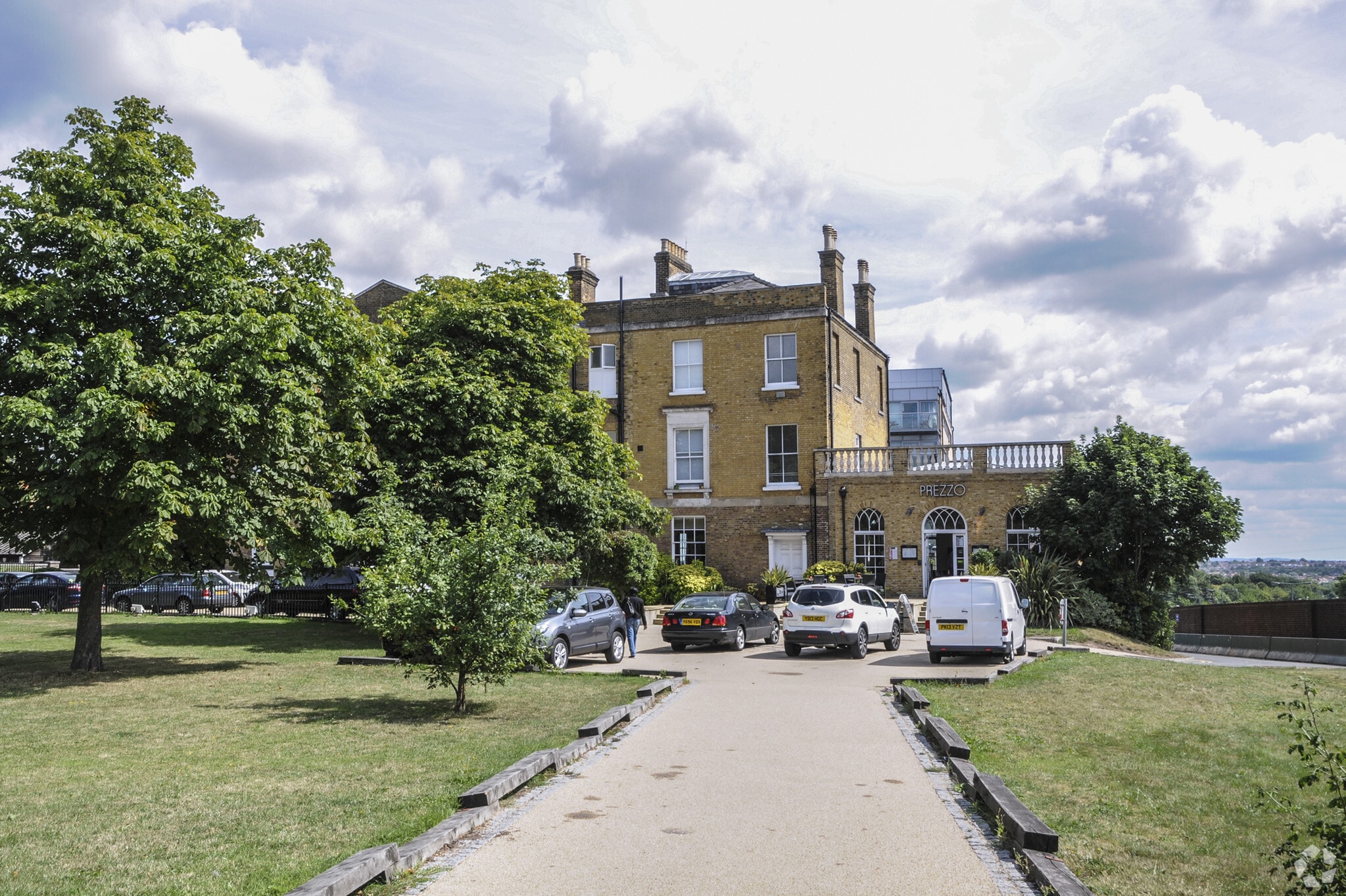 98-106 High Rd, London for sale Primary Photo- Image 1 of 1