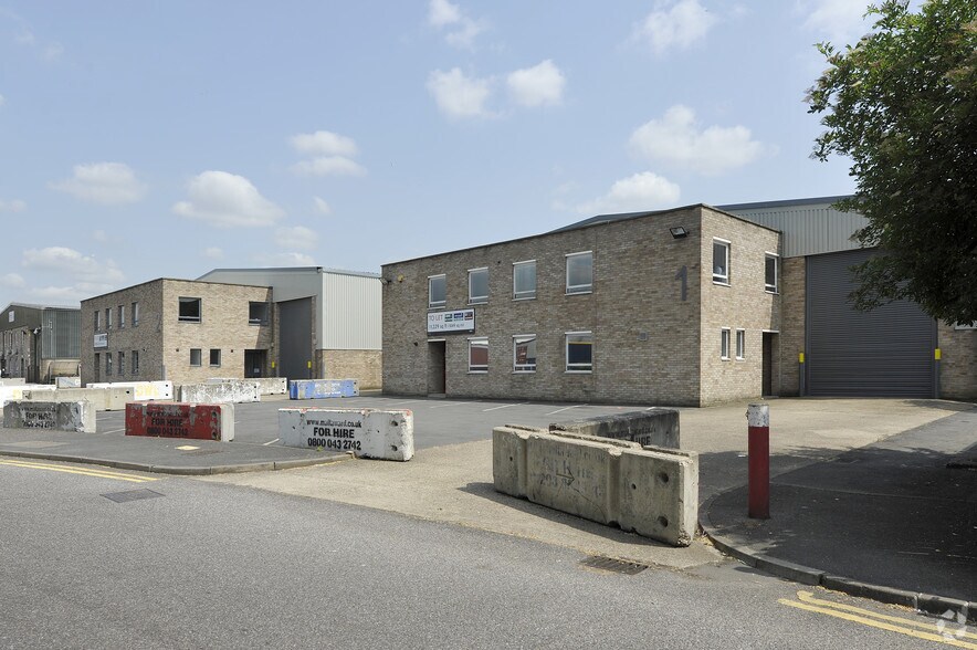 1 Fairway Dr, Greenford for lease - Building Photo - Image 3 of 12
