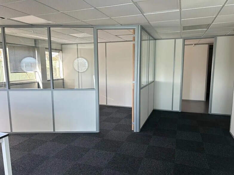 Office in Mérignac for lease - Interior Photo - Image 2 of 9