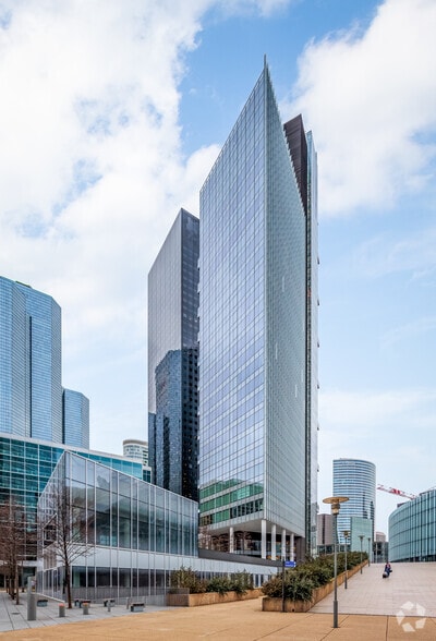 Place De La Défense, Courbevoie for lease - Building Photo - Image 3 of 4