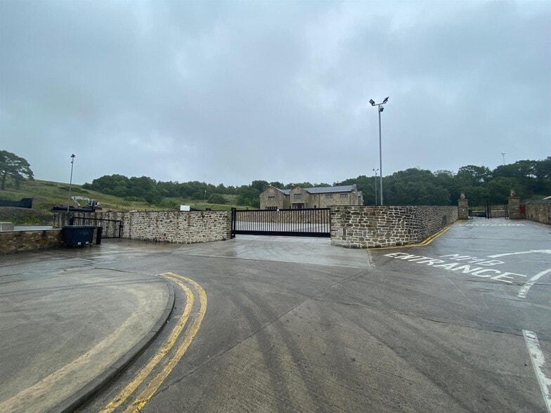 Whalley Rd, Wilpshire for lease - Primary Photo - Image 1 of 6