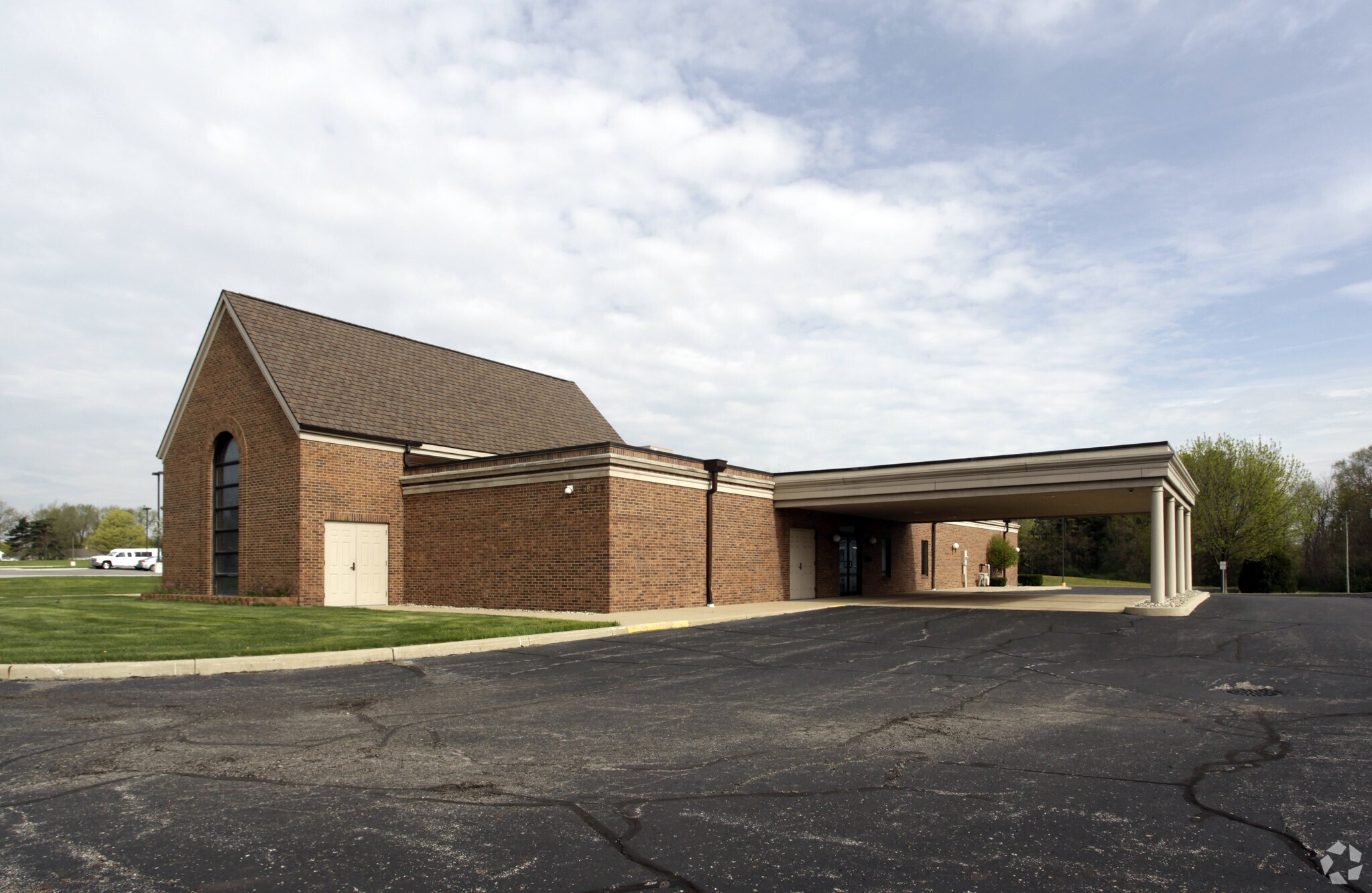 1827 E Ireland Rd, South Bend, IN for sale Primary Photo- Image 1 of 1
