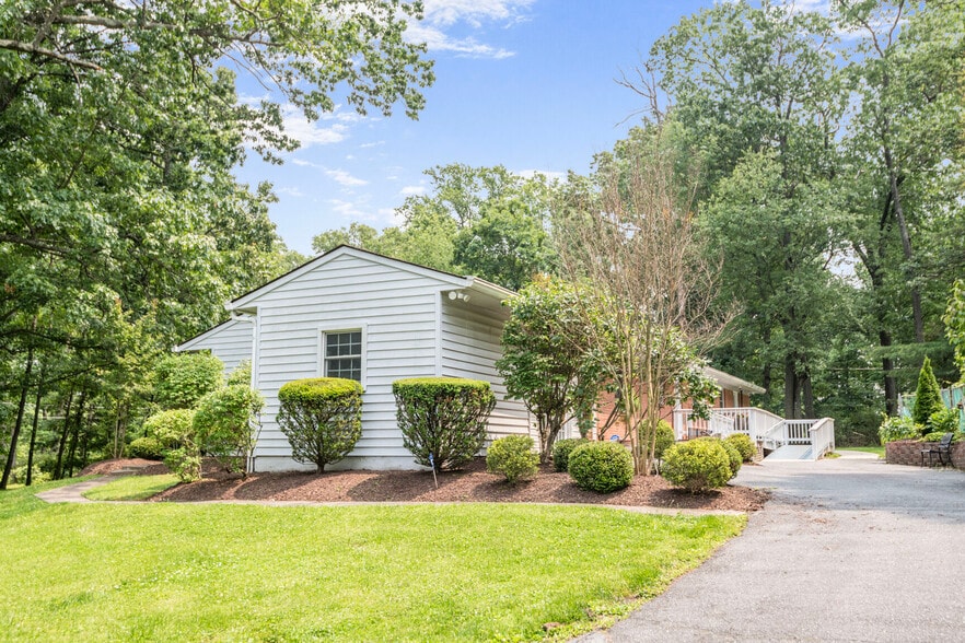 1701 Maydale Dr, Silver Spring, MD for sale - Building Photo - Image 2 of 12