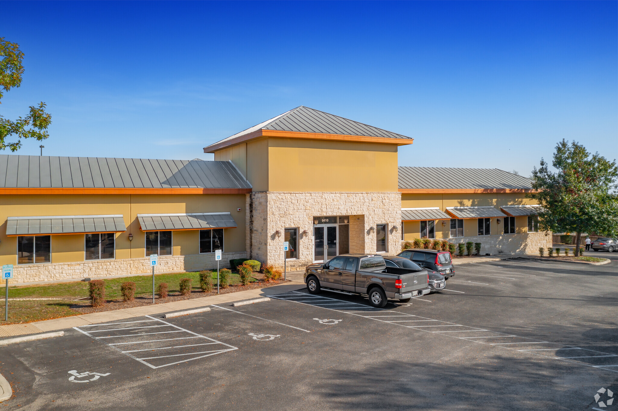 9410 Dugas Dr, San Antonio, TX for lease Building Photo- Image 1 of 10