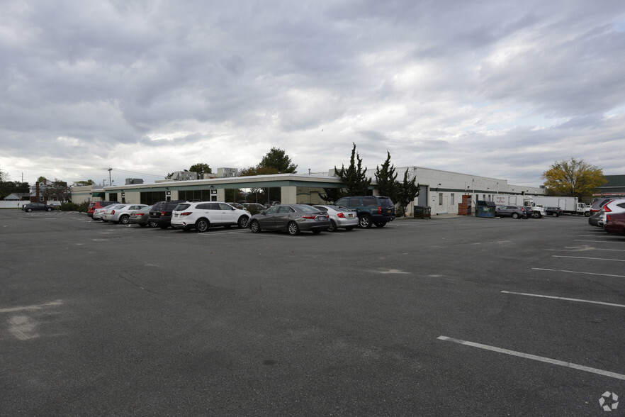 270-278 Duffy Ave, Hicksville, NY for lease - Building Photo - Image 3 of 4