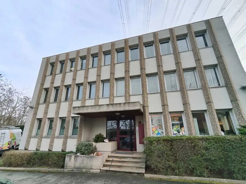 4 Rue Maryse Bastié, Igny for lease - Building Photo - Image 2 of 3