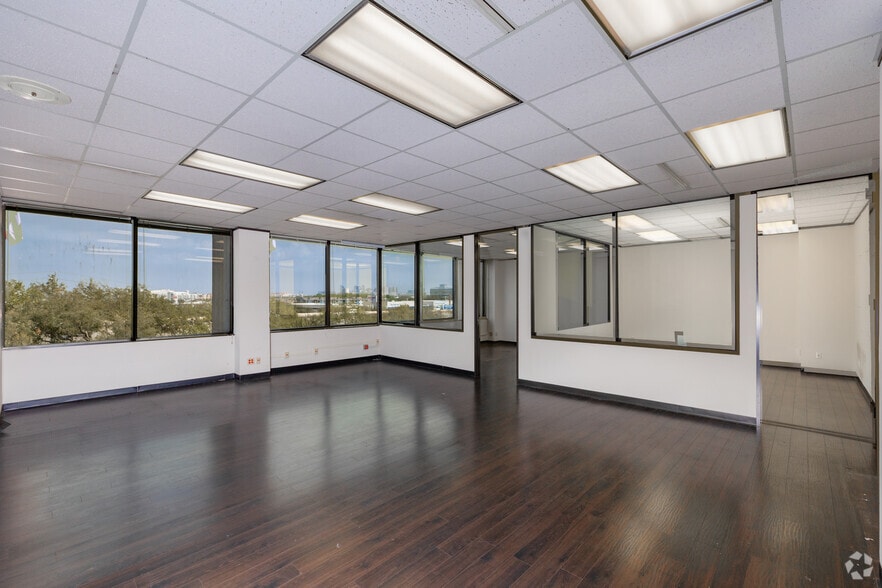 3003 S Loop Fwy W, Houston, TX for lease - Interior Photo - Image 2 of 3