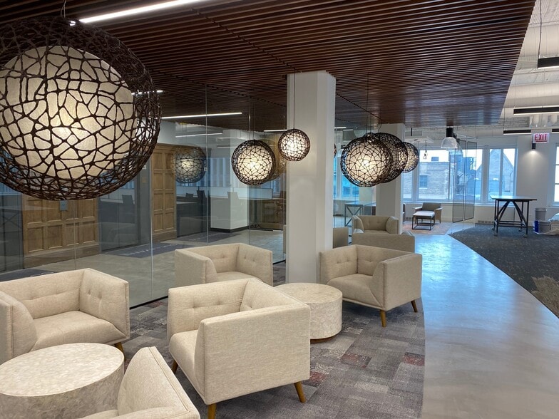 1-35 S State St, Chicago, IL for lease - Interior Photo - Image 2 of 7