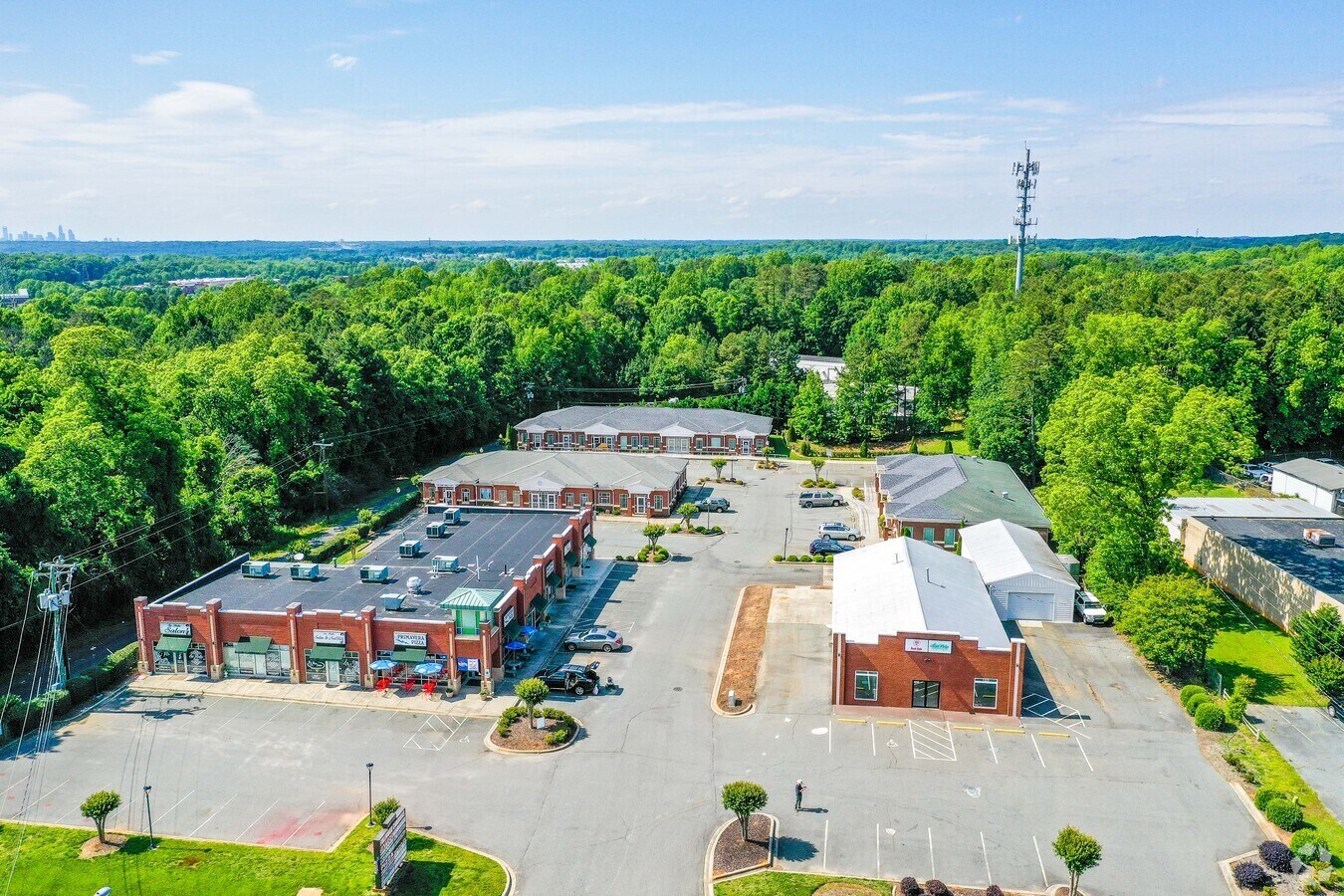 1323 Matthews Mint Hill Rd, Matthews, NC 28105