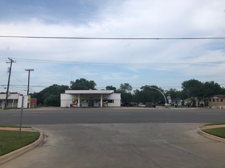 3611 S Texas Ave, Bryan, TX for sale - Building Photo - Image 2 of 5