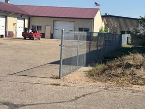 717 27th St SE, Minot, ND for lease Interior Photo- Image 2 of 9