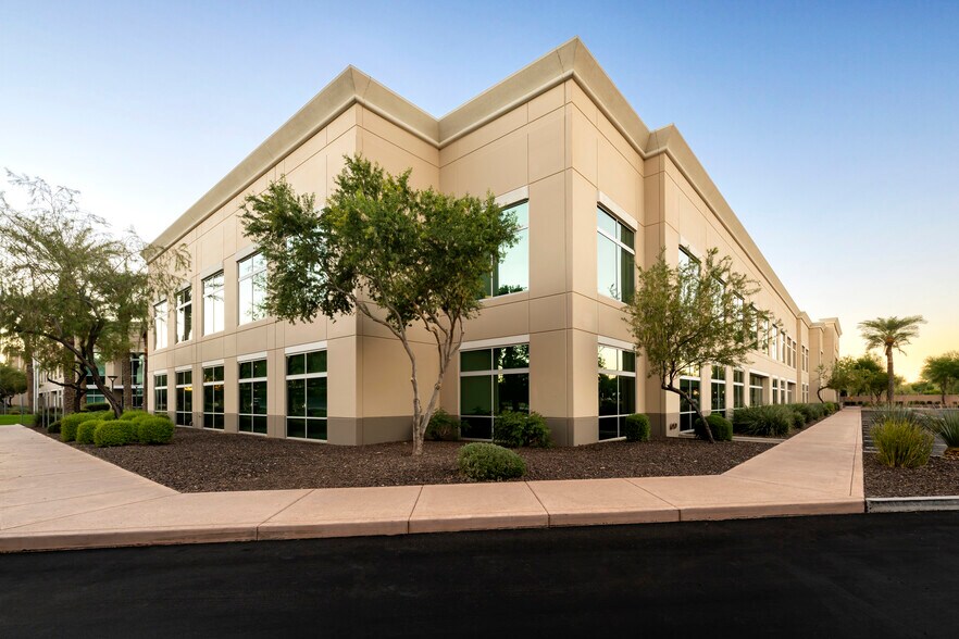 2600 W Geronimo Pl, Chandler, AZ for lease - Building Photo - Image 1 of 9