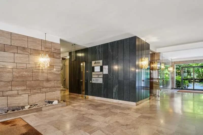 11 Rue De Grenelle, Paris for lease - Lobby - Image 3 of 3