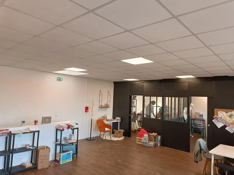 19 Rue Georges Melies, Cormeilles-en-Parisis for lease - Interior Photo - Image 3 of 7