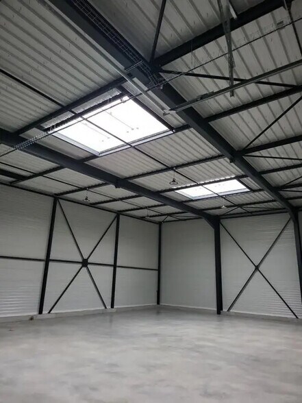 Industrial in Sablé-sur-Sarthe for lease - Interior Photo - Image 2 of 7