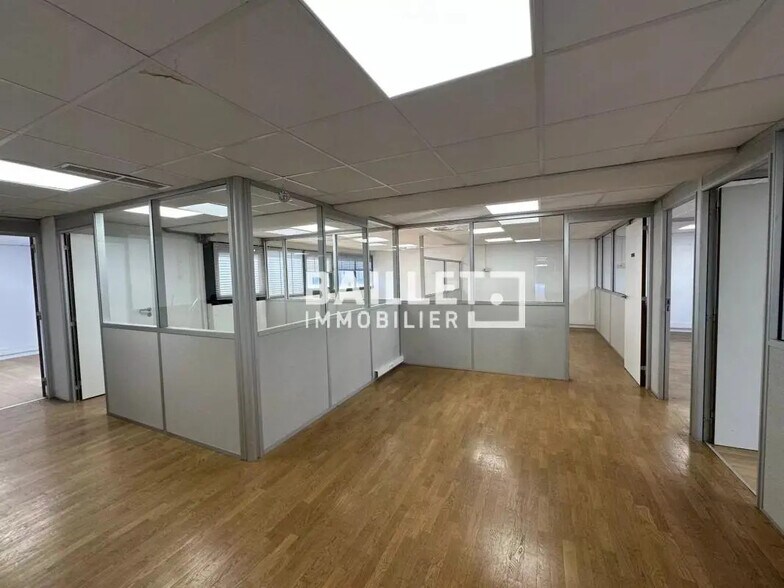 Office in Villeneuve-Loubet for lease - Interior Photo - Image 3 of 11