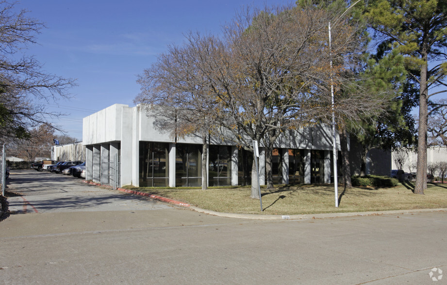 1221 W Corporate Dr, Arlington, TX for sale - Primary Photo - Image 1 of 1