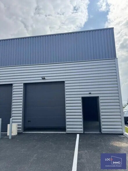 Flex in Bassens for sale - Building Photo - Image 2 of 9