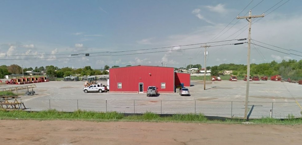 1002 Commerce Dr, Lindsay, OK for lease - Building Photo - Image 3 of 9