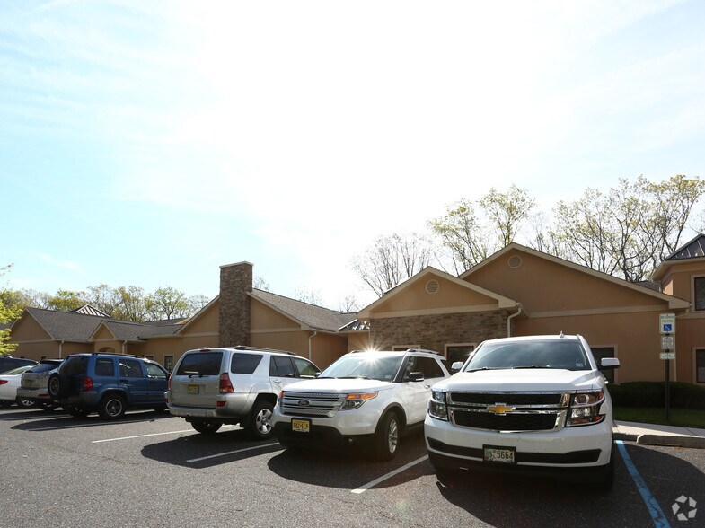 88 S Lakeview Dr, Gibbsboro, NJ for sale - Building Photo - Image 3 of 8