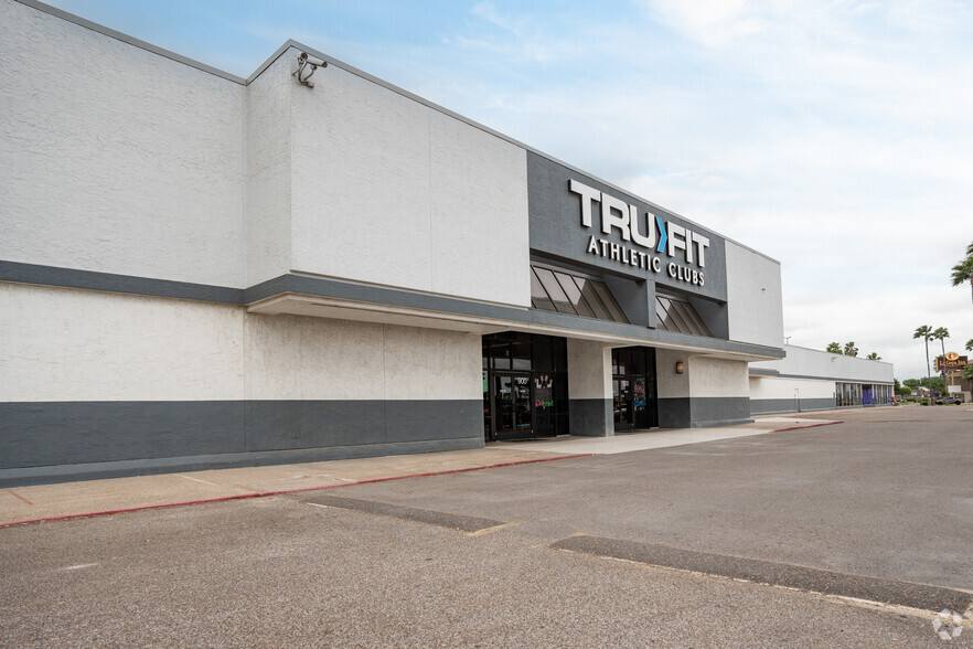 800-900 S 10th St, McAllen, TX for lease - Primary Photo - Image 1 of 7