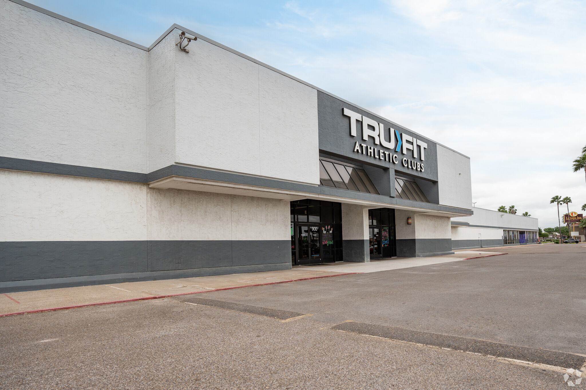 800-900 S 10th St, McAllen, TX for lease Primary Photo- Image 1 of 8