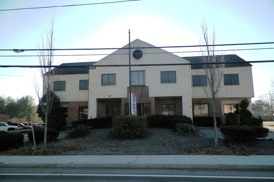 808 Tiogue Ave, Coventry, RI 02816